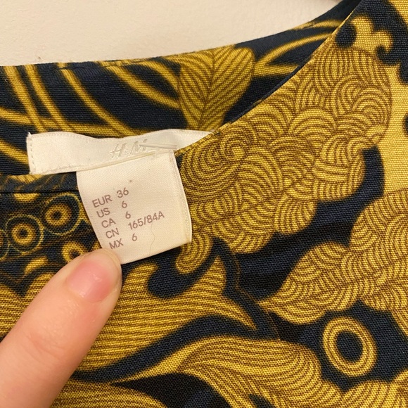 Chic H&M Dress - Picture 2 of 4